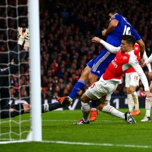 EPL PHOTOS: Arsenal miss chance to return to top