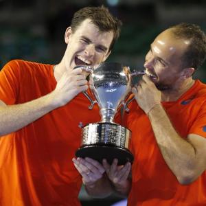 Big brother Murray sets the tone by clinching doubles crown