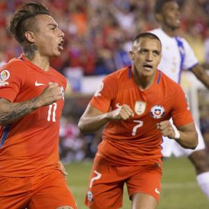 Copa America: Chile's Sanchez, Vargas shine; Argentina win group