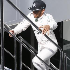 F1: Hamilton's car breaks down