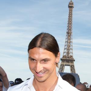 Zlatan promises to stay at PSG if they replace Eiffel Tower with his statue