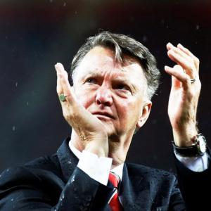 Manchester United sack manager Van Gaal, Mourinho likely to take over