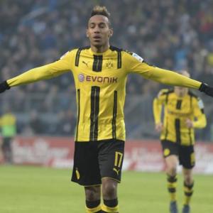 Bundesliga: Dortmund's Aubameyang scores four; Bayern draw