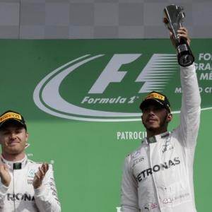 Hamilton beats Rosberg in Mexico, keeps title bid alive