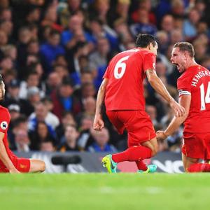 EPL PHOTOS: Henderson stunner headlines Liverpool win over Chelsea