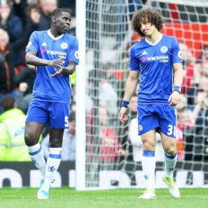 Chelsea's fall at Old Trafford re-opens EPL title race