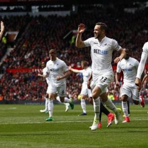 EPL: United's top four hopes suffer after Swansea draw