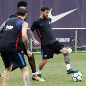Post-Neymar Barca look to chase down Madrid