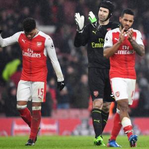 Wenger wants players to focus on themselves during United's visit