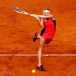 Bacsinszky knocks out French favourite Mladenovic in Paris