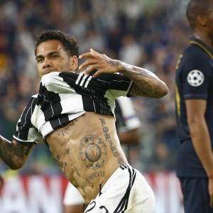 Alves leads Juventus into Champions League final