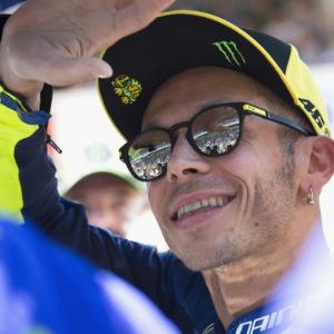 This MotoGP champ will try to race with a broken leg