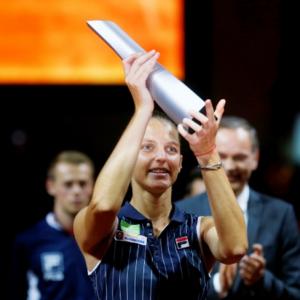 Dominant Pliskova beats Vandeweghe to win Stuttgart title