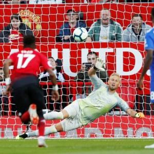 Pogba penalty sets Manchester United on way to win over Leicester