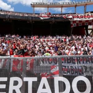 What is behind the rivalry between River Plate and Boca Juniors?