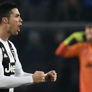 Substitute Ronaldo saves 10-man Juve's unbeaten record