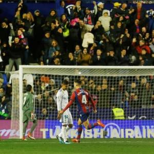 Struggling Real Madrid held by Levante