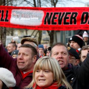 Manchester United mark 60 years since Munich air disaster