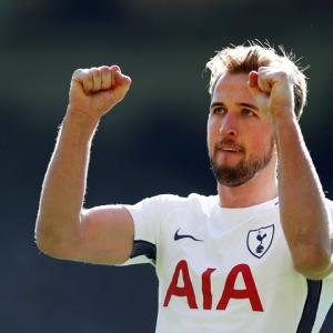 EPL PHOTOS: Late Kane header gives Tottenham victory at Palace