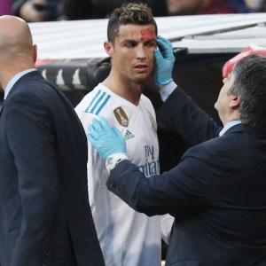 Mirror, mirror on the phone, am I still the fairest of them all? - asks Ronaldo