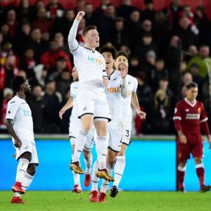 EPL PHOTOS: Liverpool stunned at Swansea