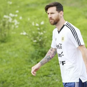 Video Diary: When Messi wore a good luck charm gifted by a journo