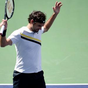 Indian Wells: Federer survives scare, to face Del Potro in final
