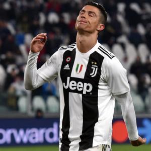 Football Extras: Ronaldo misses penalty but Juve ease to win