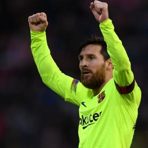 Football PIX: Messi shines for Barca; Ronaldo rallies Juve to victory