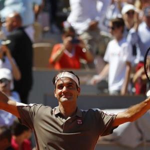 French Open PIX: Federer waltzes into last 8