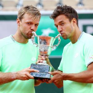 Unseeded Krawietz and Mies win men's doubles title