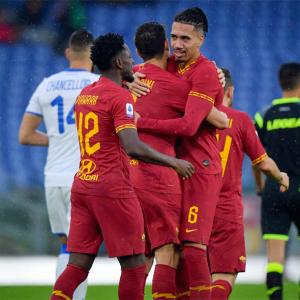 Soccer PHOTOS: Smalling stars in Roma's win