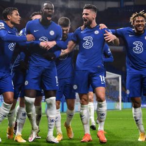 EPL PIX: Chelsea move top, Man City and United win