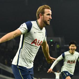 EPL PHOTOS: Spurs back on top but Reds fire warning