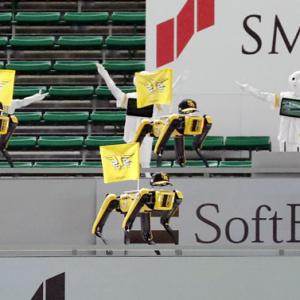 Dancing robots replace fans at Japanese baseball game
