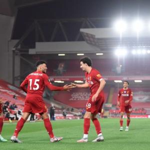 PIX: Liverpool beat Chelsea; United held by West Ham
