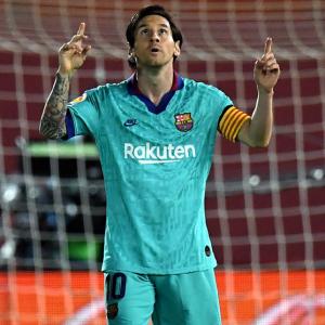 PIX: Messi leads Barcelona to flying return