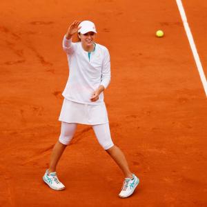 PICS: Swiatek to meet Kenin in French Open final