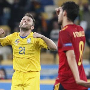 Nations League: Ukraine stun Spain in noisy stadium