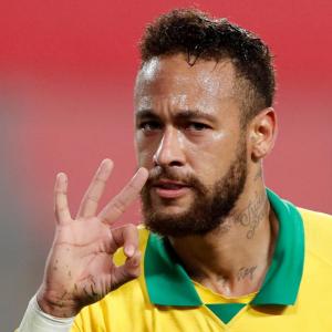 Football: Neymar eclipses Ronaldo hat-trick