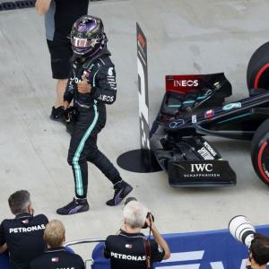 F1: Hamilton takes pole in Russia