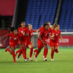 Canada 'shoot-out' Sweden for women's football gold