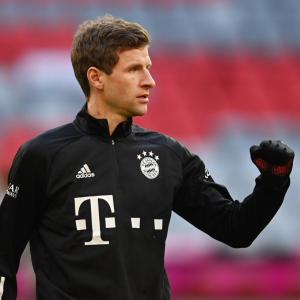 Bayern's Mueller tests positive for COVID-19