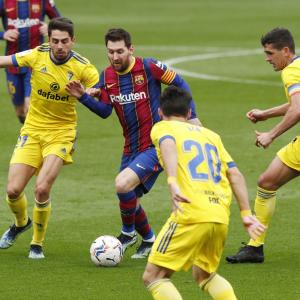 Football PIX: Cadiz stun Barca; Lukaku has last laugh