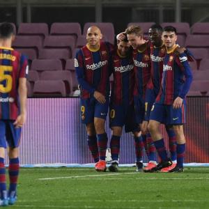 Messi double helps Barca see off Elche