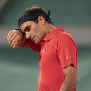 Federer mulling French Open pull out