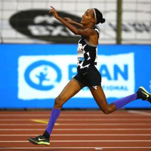 Hassan smashes women's 10,000 metres world record