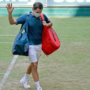 Federer loses to Auger-Aliassime in Halle