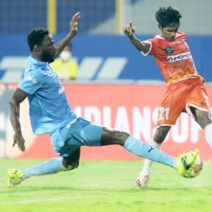 ISL semis: FC Goa, Mumbai play out draw in first leg