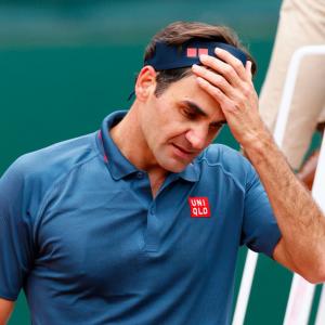 Federer beaten by Spaniard Andujar on Tour return